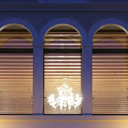 Busta 3* מונטבלונה